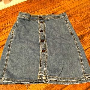 W62 WOMENS size 4 denim skirt